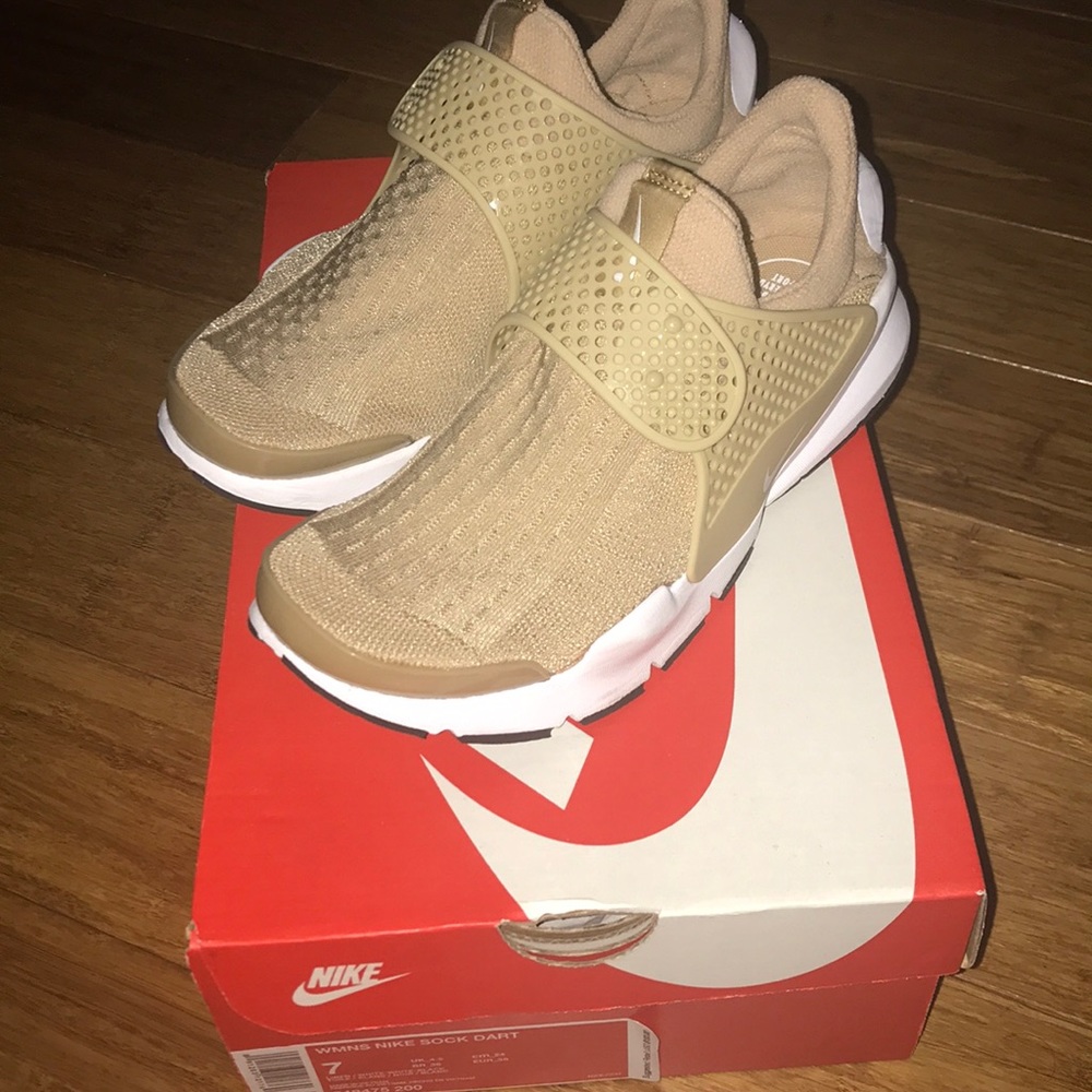 Nike Women’s Sock Dart Sz 7
